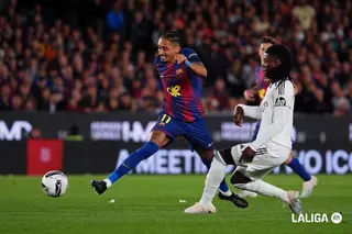 بعد اكتساح إشبيلية.. موعد كلاسيكو ريال مدريد وبرشلونة في الدوري الإسباني 19 أكتوبر 2026 12:14 ص